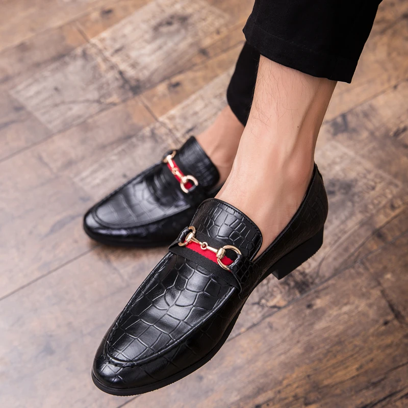 Yeni Erkekler slip-on ayakkabılar Loafer'lar Siyah Rahat Klasik deri ayakkabı Ayakkabı Erkekler Tasarımcı Loafer'lar erkek mokasen ayakkabıları Erkekler Erkek Ayakkabı