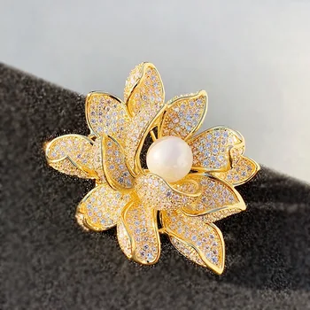Güzel Lüks Zirkon Lotus Çiçek Rhinestone Broş Pin Zarif Kristal İnci Broş Kadınlar için Kış Ceket Korsaj Takı  5